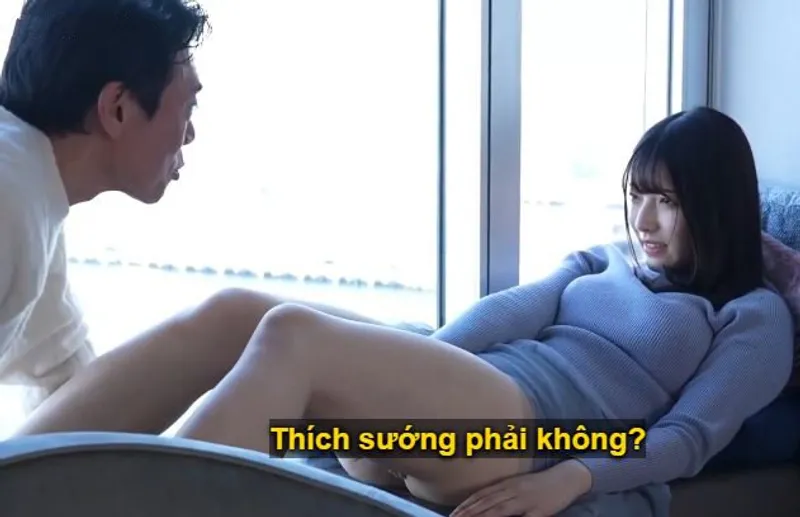Buổi hẹn hò giữa bác trai và cô minh tinh tuổi teen mới nổi trong nhà nghỉ sang trọng